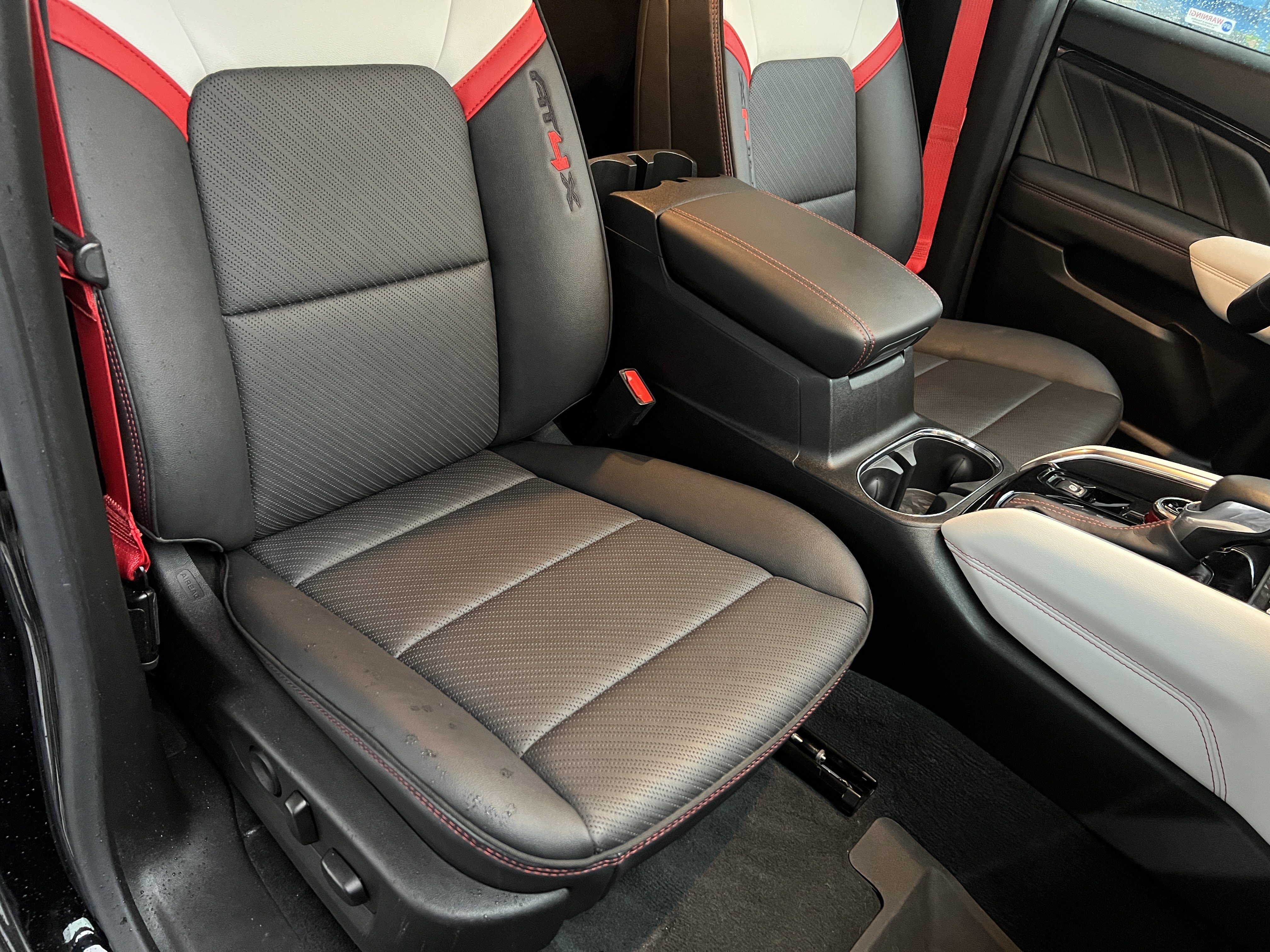 Used 2024 GMC Canyon AT4X AWD/4WD image 21