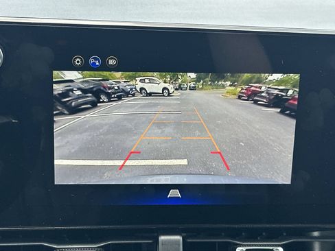 Used 2025 Chevrolet Equinox LT FWD image 27