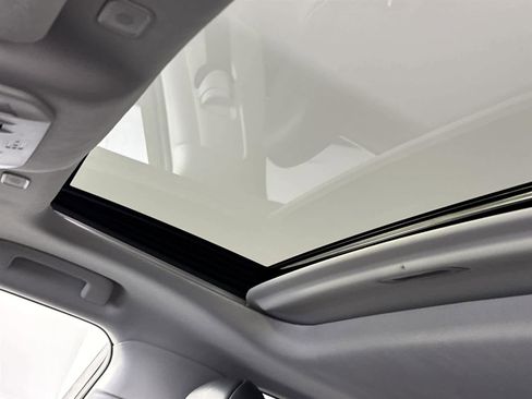 Used 2023 Toyota Highlander XLE image 13