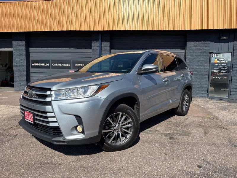 Used 2017 Toyota Highlander XLE AWD/4WD image 1