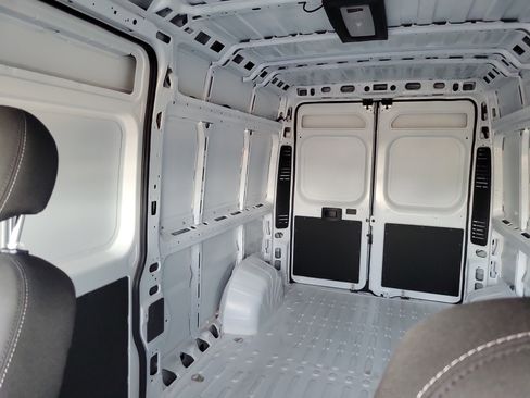 Used 2025 RAM ProMaster 2500 w/ Convenience Group image 16