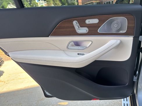 New 2025 Mercedes-Benz GLS 450 4MATIC image 18