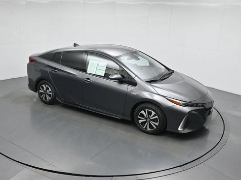 Used 2018 Toyota Prius Prime Plus image 35
