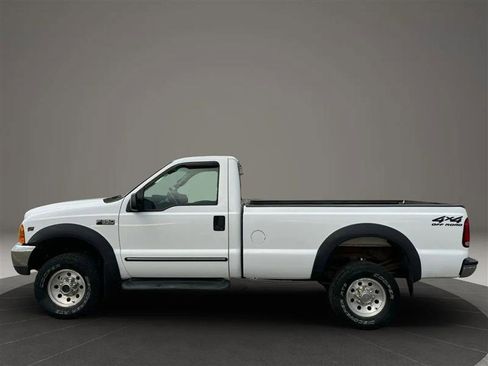 Used 2000 Ford F350 Lariat image 2