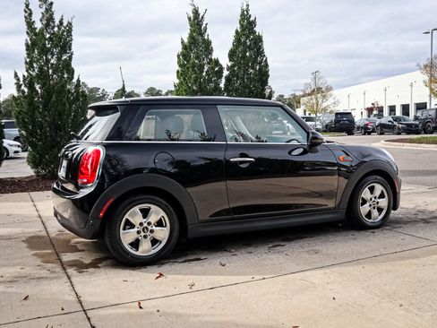 Used 2019 MINI Cooper 2-Door Hardtop image 11