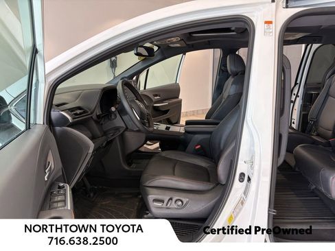 Used 2023 Toyota Sienna XSE w/ XSE Plus Package image 19