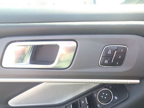 Certified 2025 Ford Explorer ST image 23