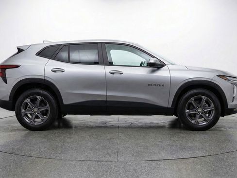 Used 2025 Chevrolet Blazer LT image 11