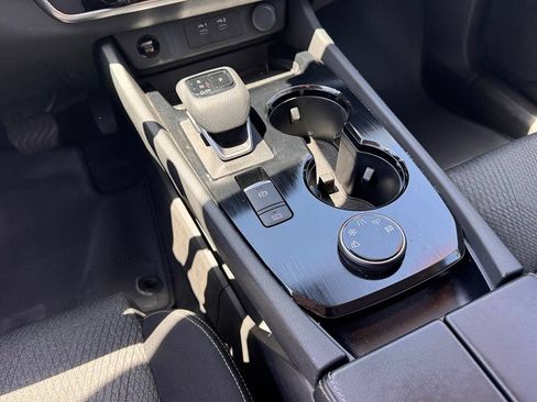 Certified 2025 Nissan Rogue SV AWD/4WD image 18