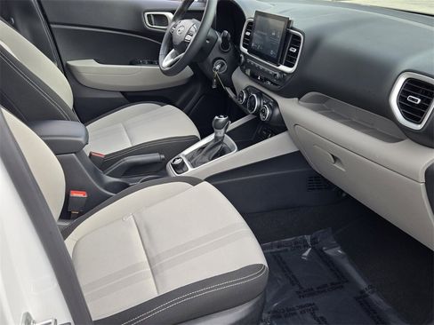 Certified 2022 Hyundai Venue SEL image 16