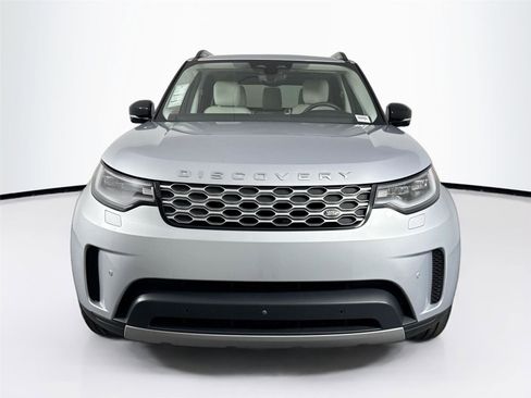 Used 2024 Land Rover Discovery S image 9
