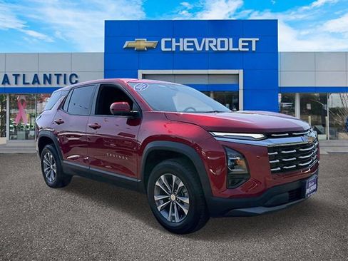 Certified 2025 Chevrolet Traverse LT w/ Driver Confidence Package FWD image 2