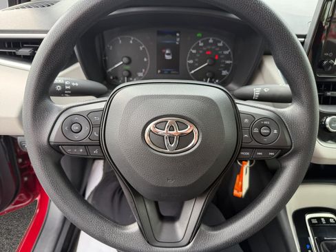 Used 2025 Toyota Corolla LE FWD image 12