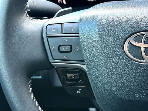 Used 2025 Toyota Camry SE w/ Convenience Package FWD image 22