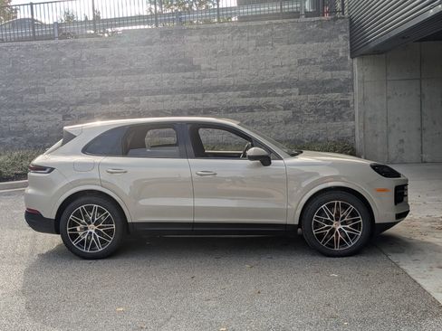 Certified 2026 Porsche Cayenne AWD/4WD image 8