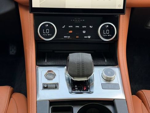 Used 2025 Jaguar F-PACE R-Dynamic S AWD/4WD image 17
