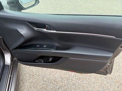 Used 2020 Toyota Camry SE w/ Carpet Mat Package FWD image 19