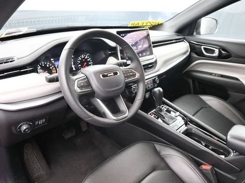 Used 2025 Jeep Compass Limited AWD/4WD image 19