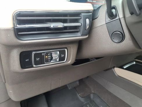 Used 2024 Lincoln Corsair AWD w/ Equipment Group 101A image 17