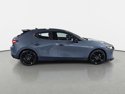 Used 2021 MAZDA MAZDA3 Hatchback w/Premium Plus Pkg image 4