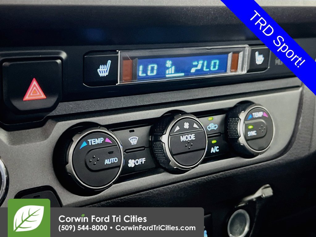 Used 2020 Toyota Tacoma TRD Sport w/ TRD Premium Sport Package AWD/4WD image 8