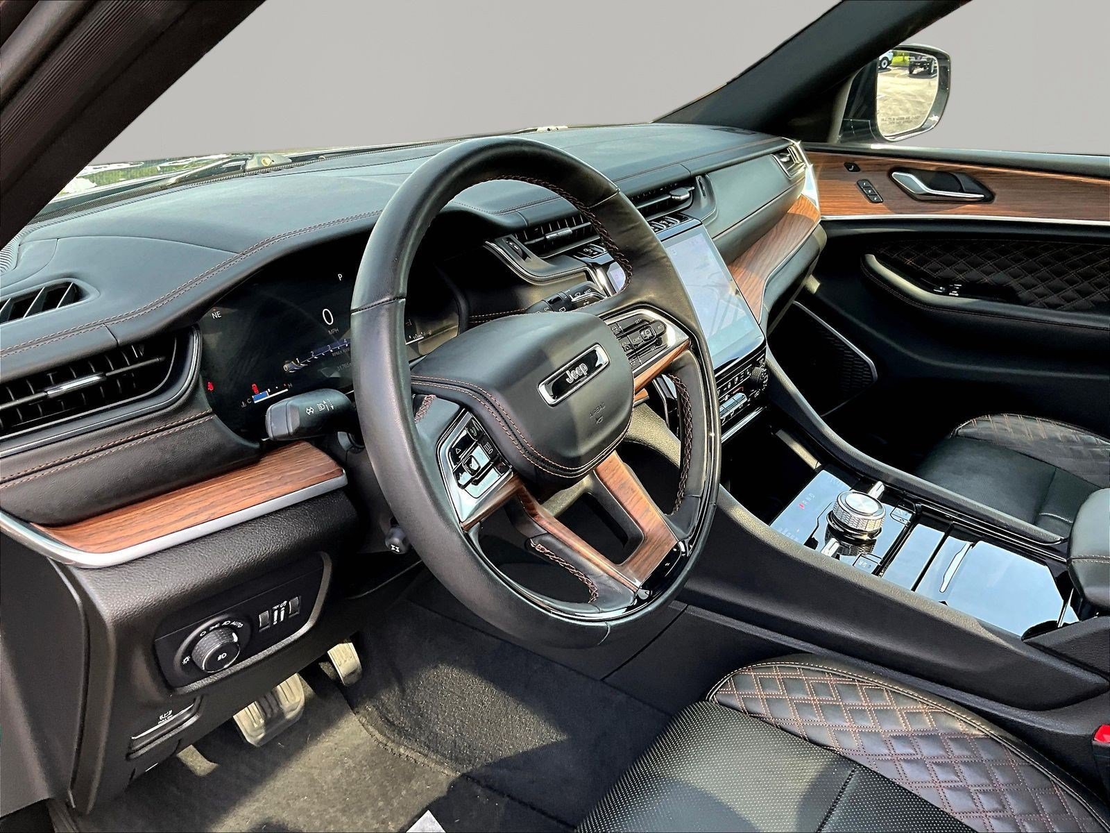 Used 2025 Jeep Grand Cherokee Summit w/ MOPAR Finishing Package AWD/4WD image 17
