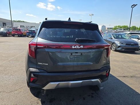 Used 2024 Kia Seltos EX AWD/4WD image 6