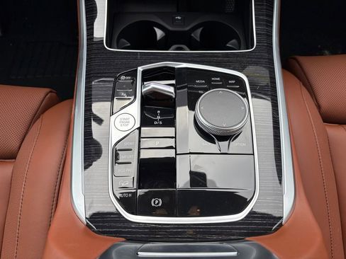 New 2026 BMW X5 xDrive40i w/ M Sport Package AWD/4WD image 11
