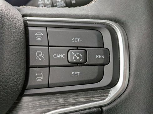 Used 2024 Jeep Wagoneer Series II w/ Flexible Seating Group image 31