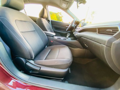 Used 2025 Nissan Altima 2.5 SV FWD image 24