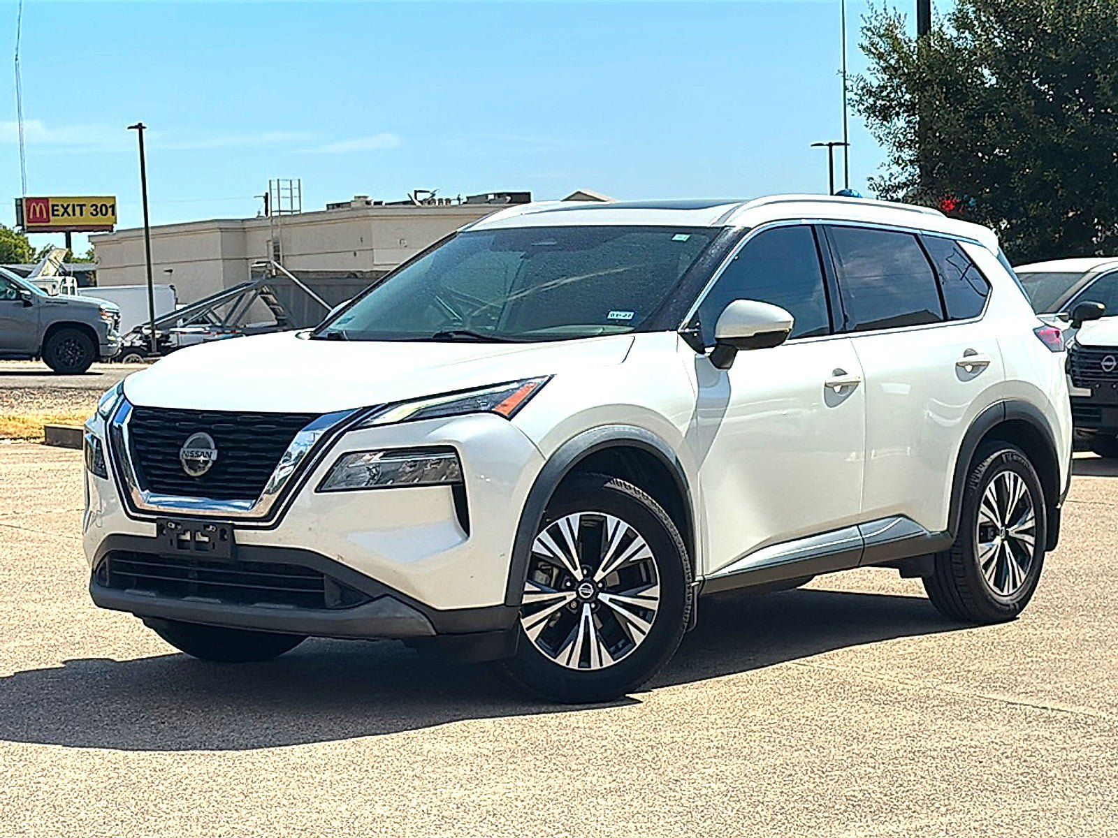Used 2021 Nissan Rogue SV w/ Premium Package FWD image 2