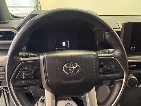 Used 2025 Toyota 4Runner SR5 AWD/4WD image 14