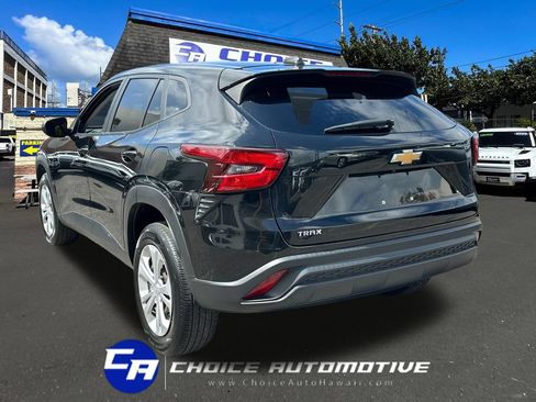 Used 2024 Chevrolet Trax LS FWD image 5