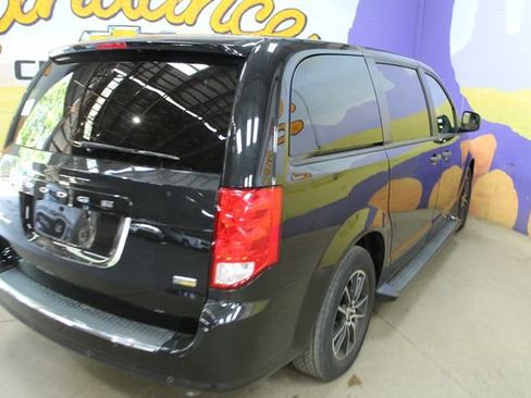 Used 2019 Dodge Grand Caravan SE w/ UConnect Hands-Free Group FWD image 4