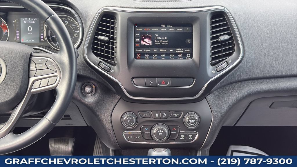Used 2019 Jeep Cherokee Latitude Plus AWD/4WD image 18