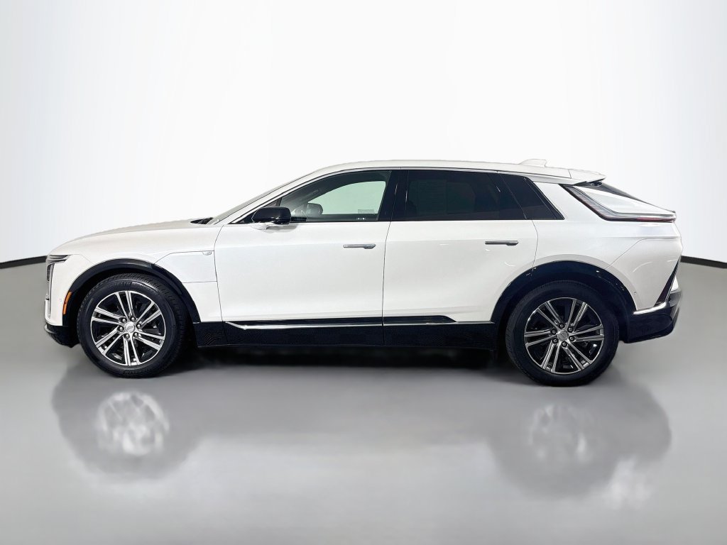 Certified 2024 Cadillac Lyriq Luxury AWD/4WD image 4