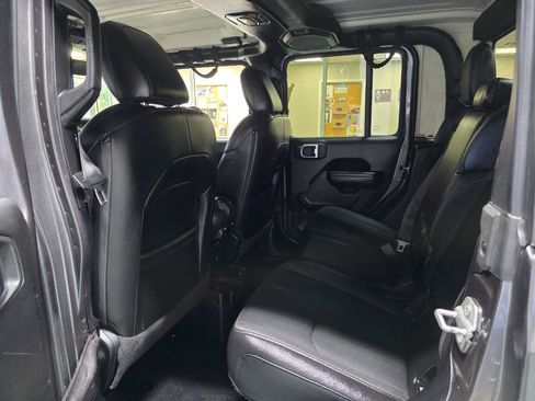 Used 2021 Jeep Gladiator Sport AWD/4WD image 19
