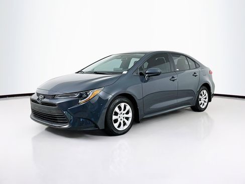 Used 2025 Toyota Corolla LE image 3