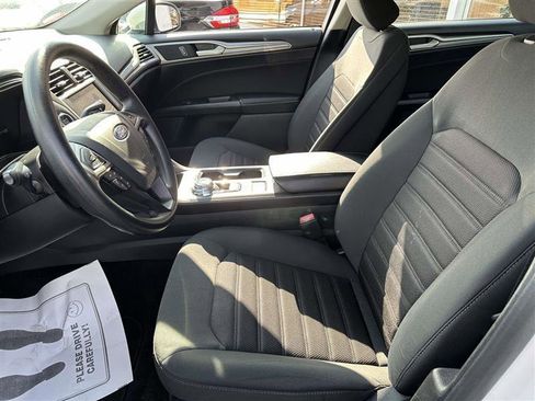 Used 2019 Ford Fusion SE image 9