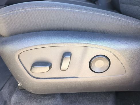 Used 2025 GMC Acadia Elevation image 16