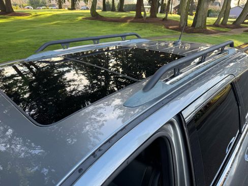 Used 2011 Jeep Grand Cherokee Limited w/ Luxury Group II image 37