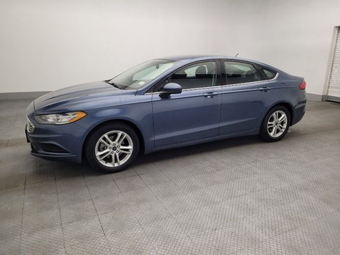 Used 2018 Ford Fusion SE w/ Fusion SE Technology Package image 2