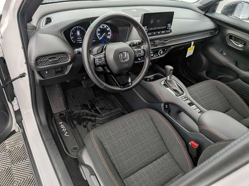 Used 2025 Honda HR-V Sport image 2