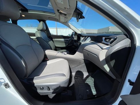 Used 2023 INFINITI QX50 Sensory image 24