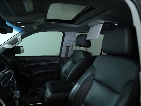 Used 2019 GMC Yukon XL SLT w/ Graphite Performance Edition image 21