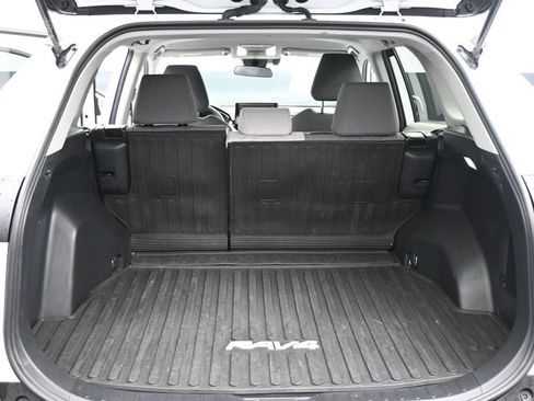 Used 2022 Toyota RAV4 XLE w/ XLE Grade Weather Package AWD/4WD image 27