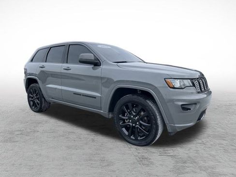 Used 2021 Jeep Grand Cherokee Laredo X image 3