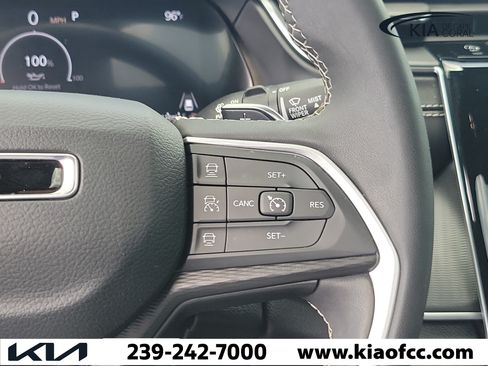 Used 2025 Jeep Grand Cherokee Laredo X RWD image 24