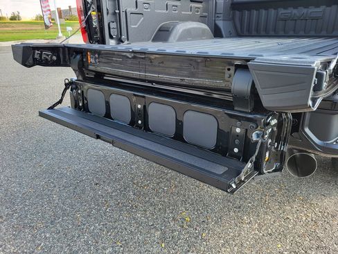 New 2025 GMC Sierra 2500 Denali w/ Denali Reserve Package image 10