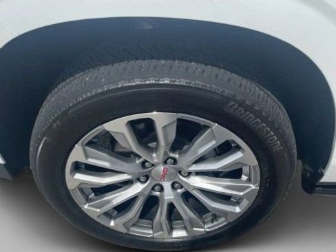 Used 2022 GMC Yukon XL Denali w/ Denali Premium Package AWD/4WD image 7